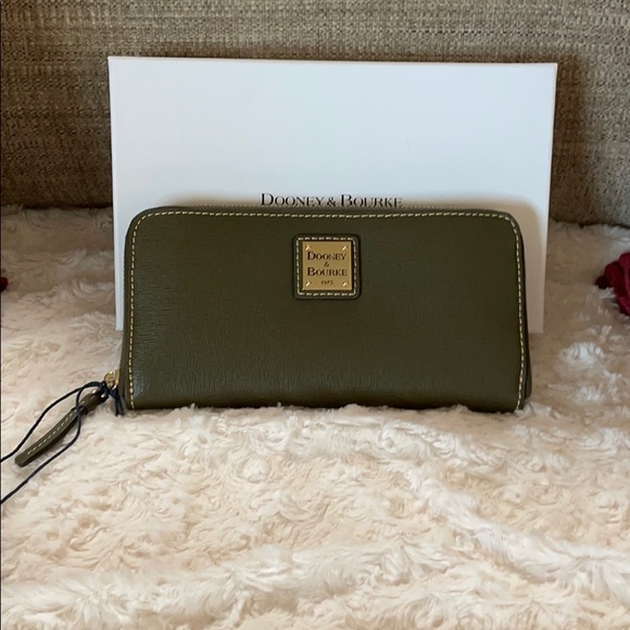 Dooney and Bourke Saffiano leather wallet